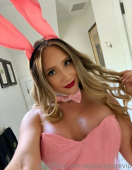 ajapplegatevip nude actress pic