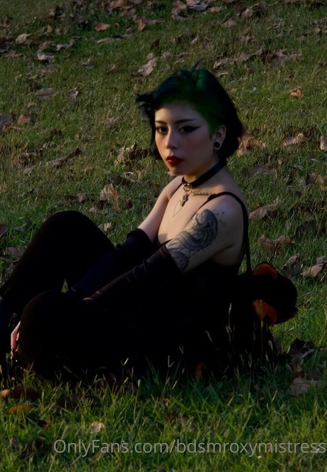 bdsmroxymistress model beautiful image