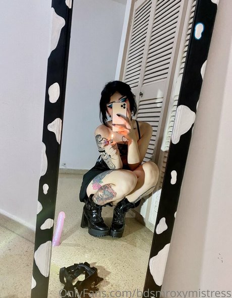 bdsmroxymistress pretty model images