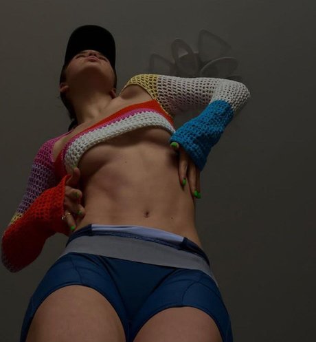 Maryana Ro hd pornstar photo