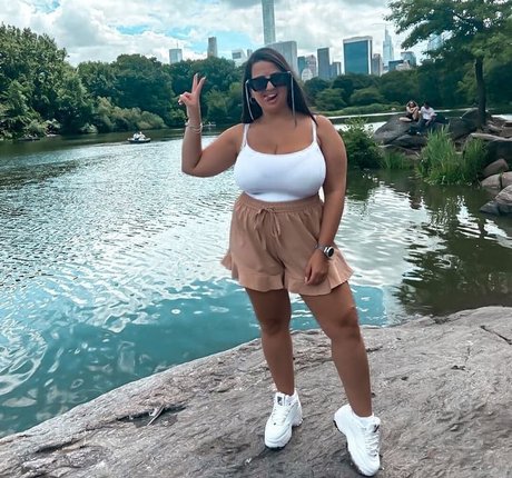 Sapir Sol sexy actress image