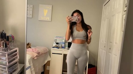 Valentina Villegas naked pornstar pic