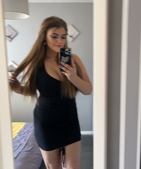 Molly Georgia Leach star pretty photo