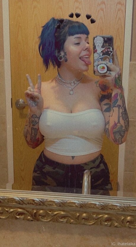 social media influencer onlyfans erotic picture