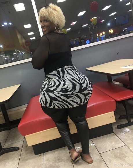 chubby babe onlyfans sexy image