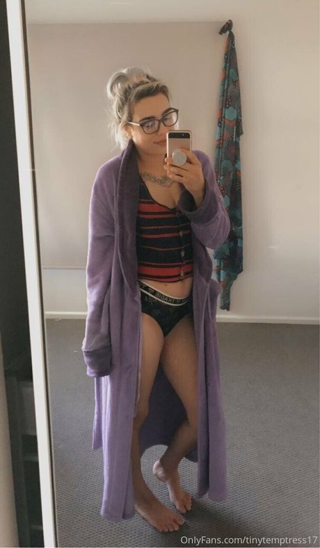 tinytemptress17 pornographic model img