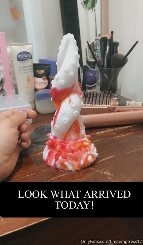 tinytemptress17 art model picture