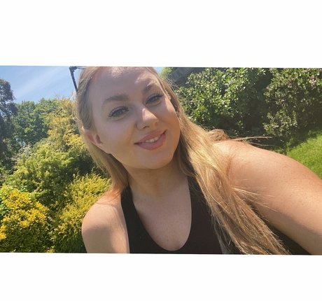 Lucy Whittingham hot star image