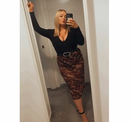 Lucy Whittingham star top pic