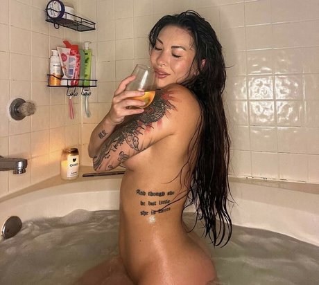 iris est2020 model naked images