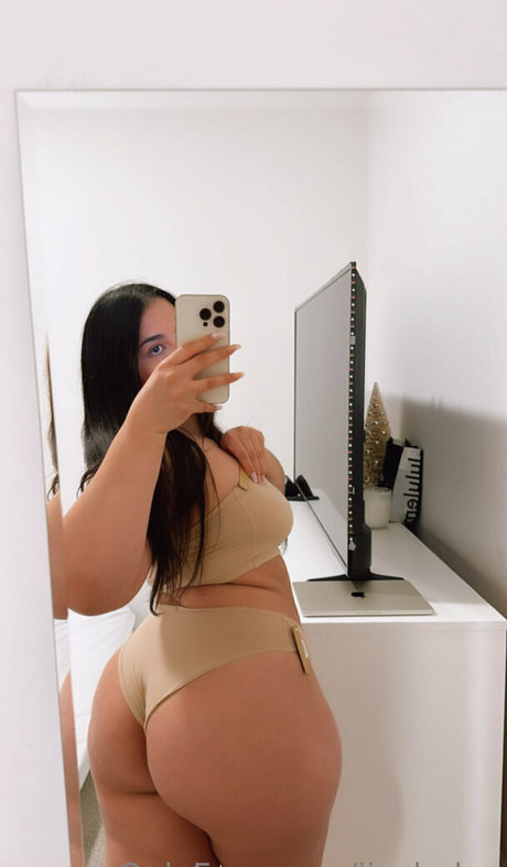 _isabelxx pornstar beautiful images