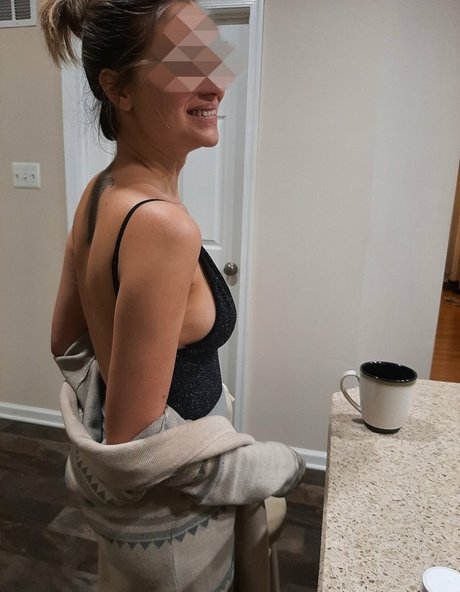 Tiny And Tan erotic actress image