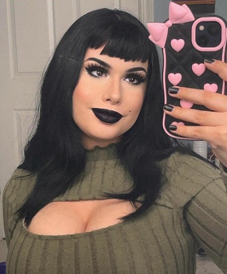 mariana labruja model top pic