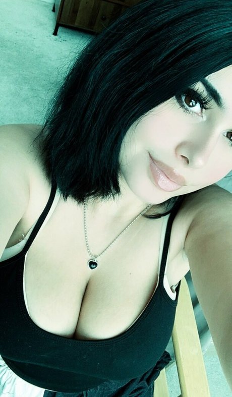 mariana labruja model hot photos