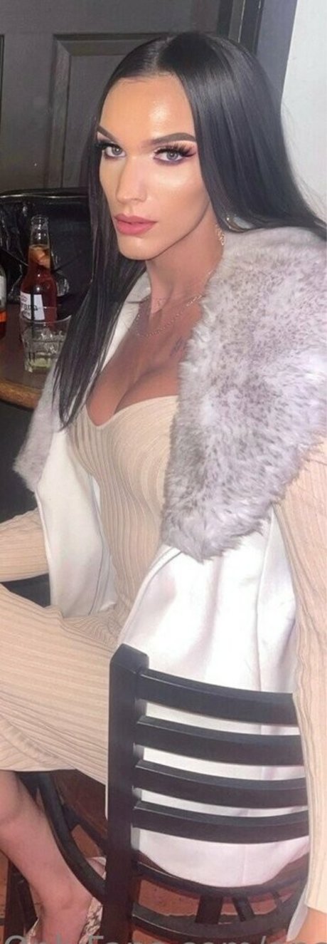 aparisi ts exclusive model pics