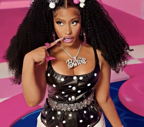 Nicki Minaj star naked photos