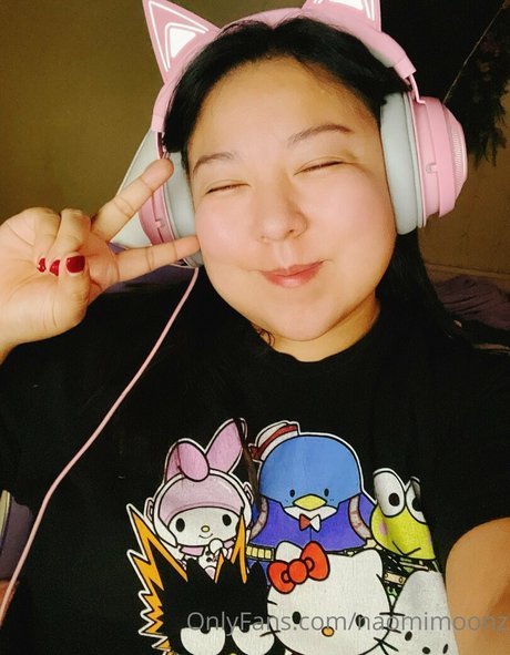 naomimoonz hot model img