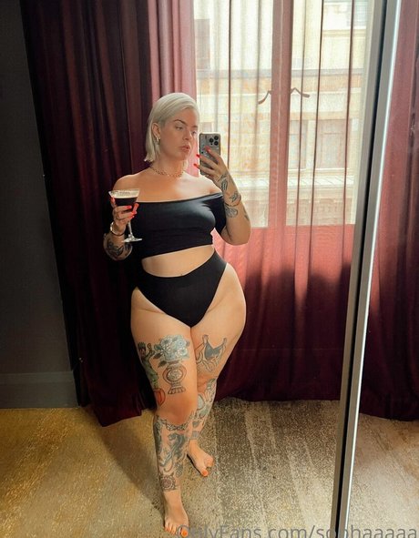 Sophaaaaa model art gallery