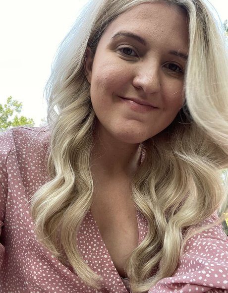 meggybunnyfree sex model image