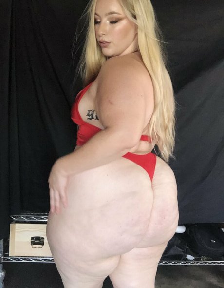 curvy girl onlyfans hot pics