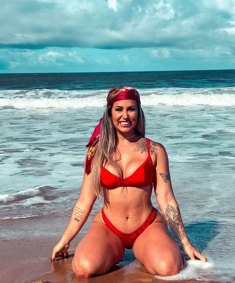 Amanda Mourao hd actress img