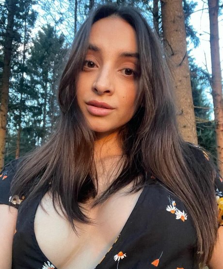 Olivia Linz pornstar hd pics