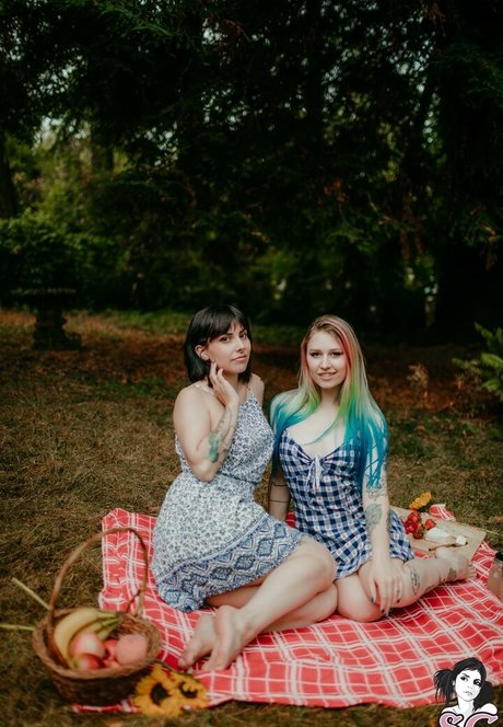 Rainn Suicide model adult gallery