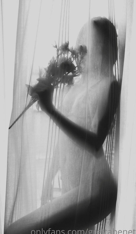 grettabenet free actress photo