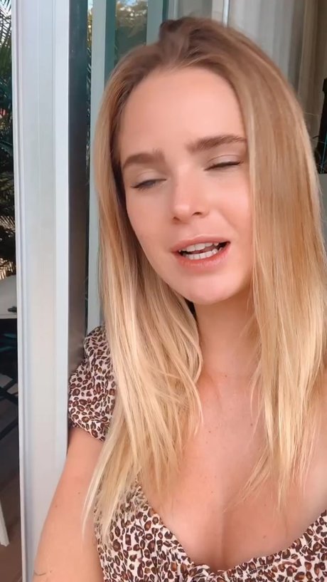 Inna Moll pretty model images