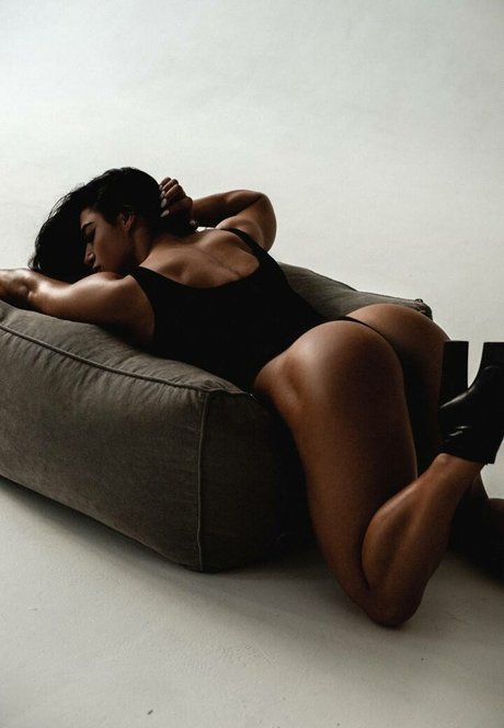 Daria Shuer model adult img