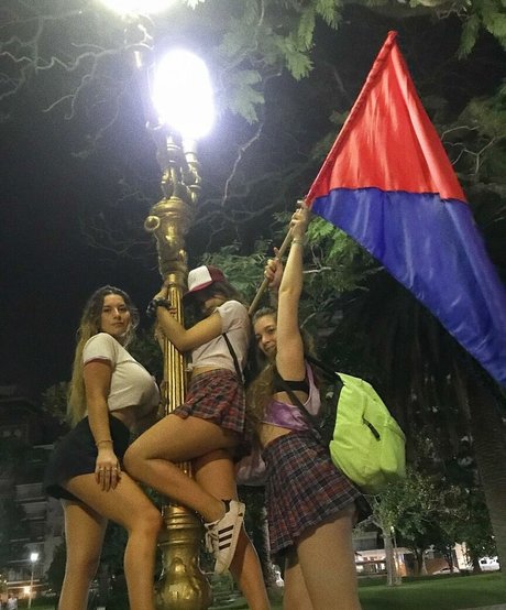 famous midget onlyfans naked photo