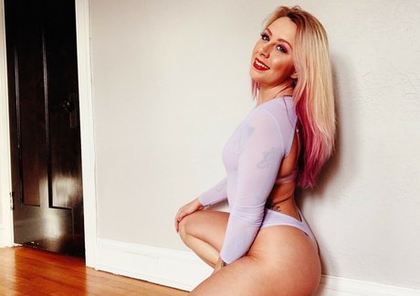 AEW Laynie Luck hd star photo