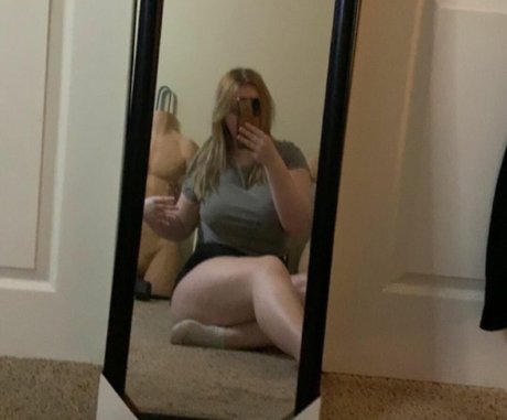 yours___truly___sav1 exclusive model photo