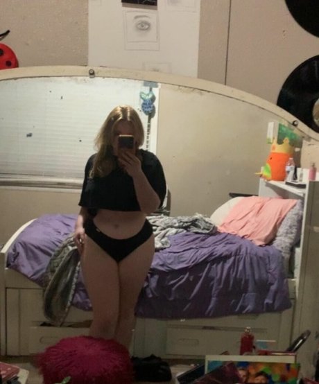 yours___truly___sav1 pornstar free picture