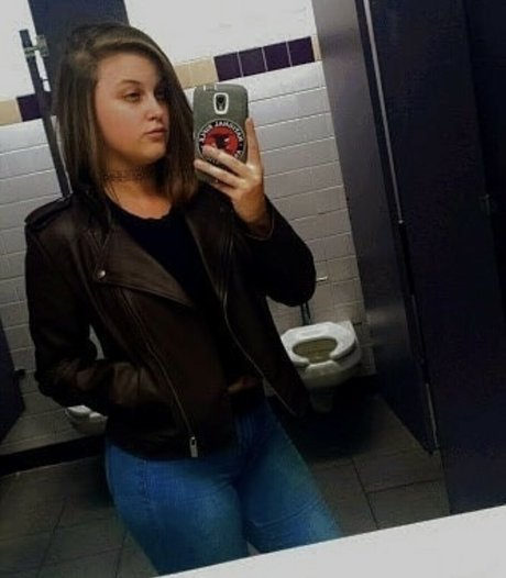 Tnbaecker model top pic