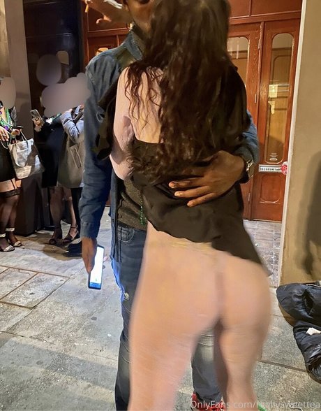 NeverSatisfiedXO naked pornstar gallery