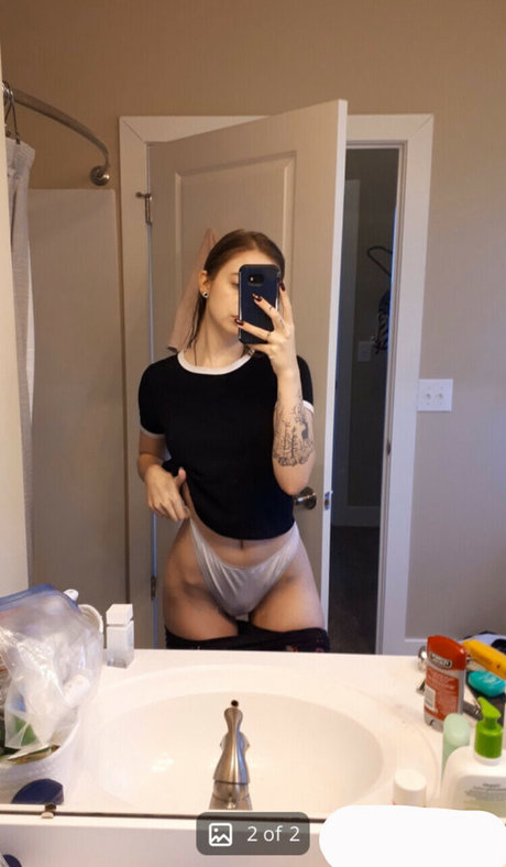 Alildore nude model images