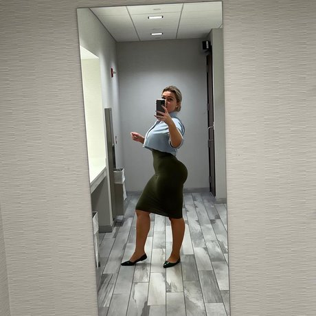 yoursnikita high quality pornstar picture