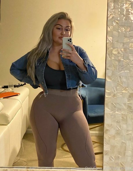 yoursnikita nude pornstar image