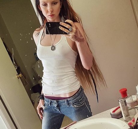 fingering squirt onlyfans art porn picture