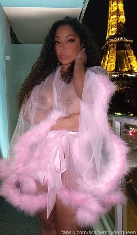 Scarlet SpyderQueen erotic actress picture