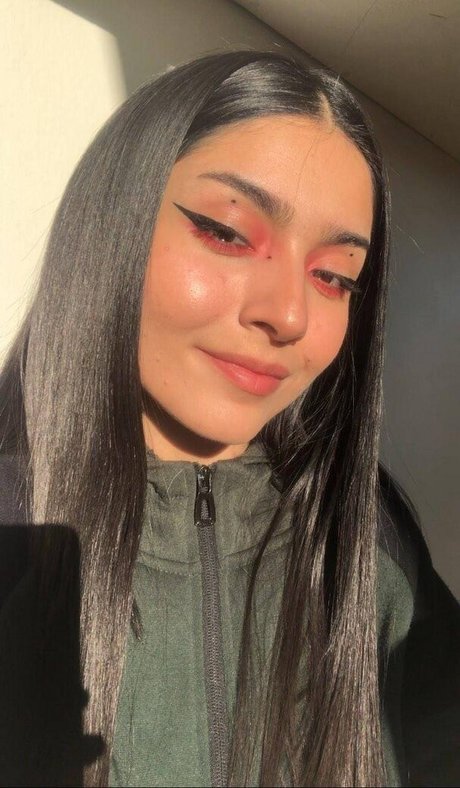 Flores Isabella98 actress image