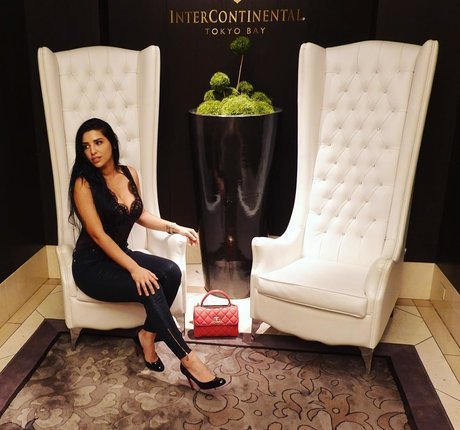 hottest trans onlyfans naked images