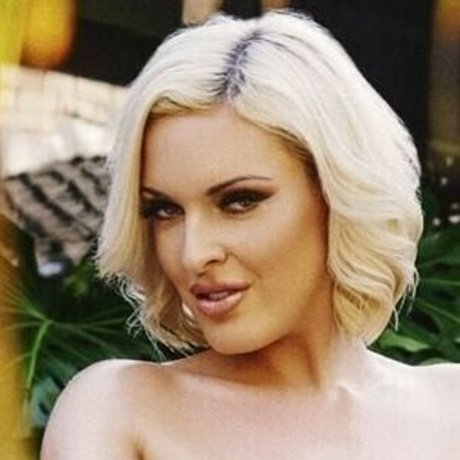 pool threesome onlyfans sexy nude pictures