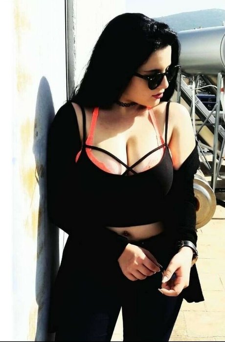 Theodwra Drinia model hd img