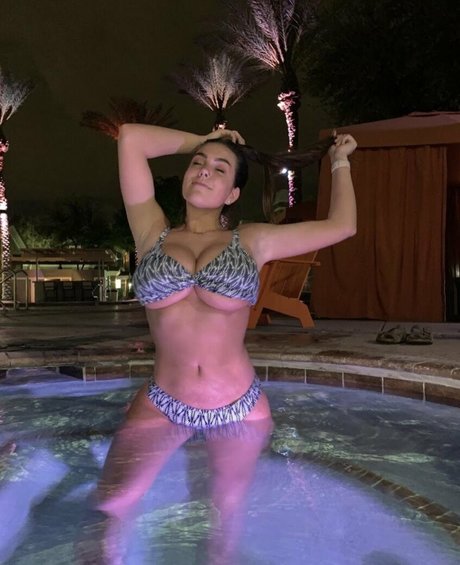 Maggie W top star galleries