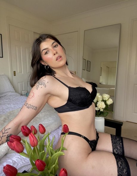 OnlyAveryWest model photo