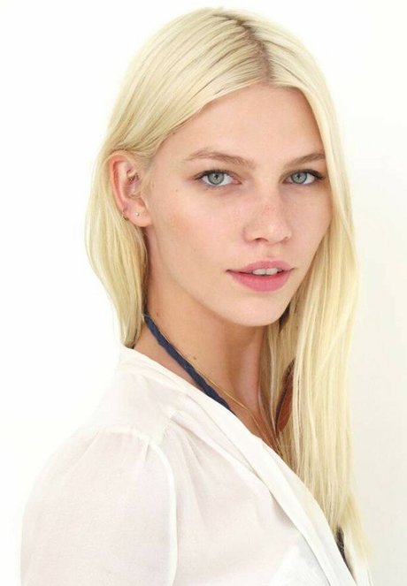 Aline Cleusa Weber hd star pic