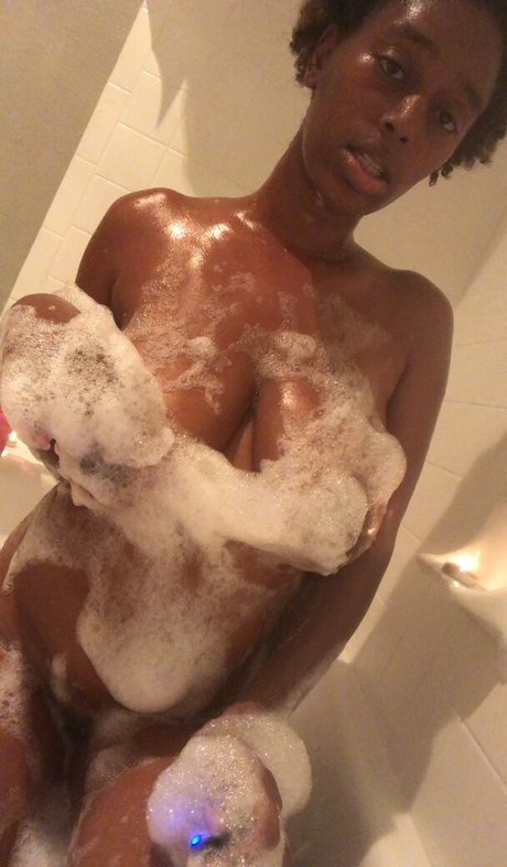 AmineBoobs69 model hot pic