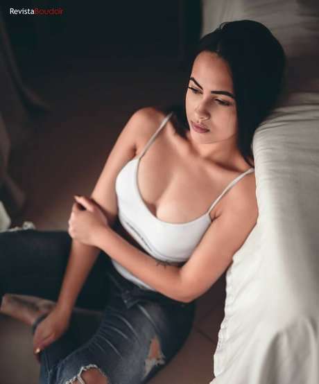 Daphine Quintanilha naked model pictures